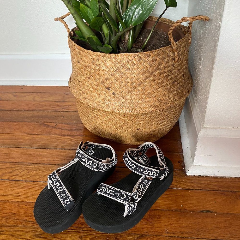 teva flatform universal sandal